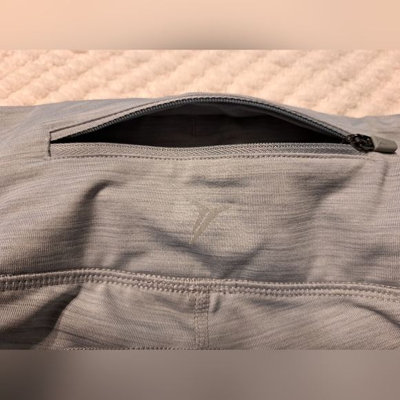 Old Navy Active Leggings Size M - Picture 6 of 10